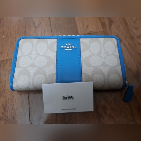 New Coach wallet - Picture 5 of 5